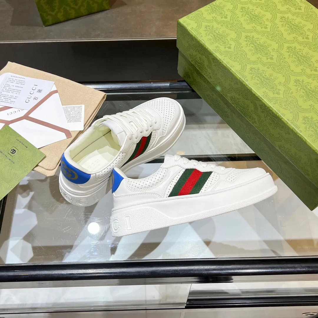 👟👟Ex-factory price 480👟👟 Women's Shoes Women's Clothing Gucci - the new Chunky B series lightweight soft thick sole sports series! G's couple's white shoes, Gucci counter style, Gucci catwalk style! The style design is light, luxurious and retro...thick sole increases height...similar to an upgraded version of classic white shoes! Original customized cowhide fabric (classic old floral fabric, perforation, embossing process), cowhide lining, original foam lightweight outsole, GG Logo on the heel, 4cm thick sole, classic Gucci webbing... Women's 35-40/Men's 38-44 (full size)